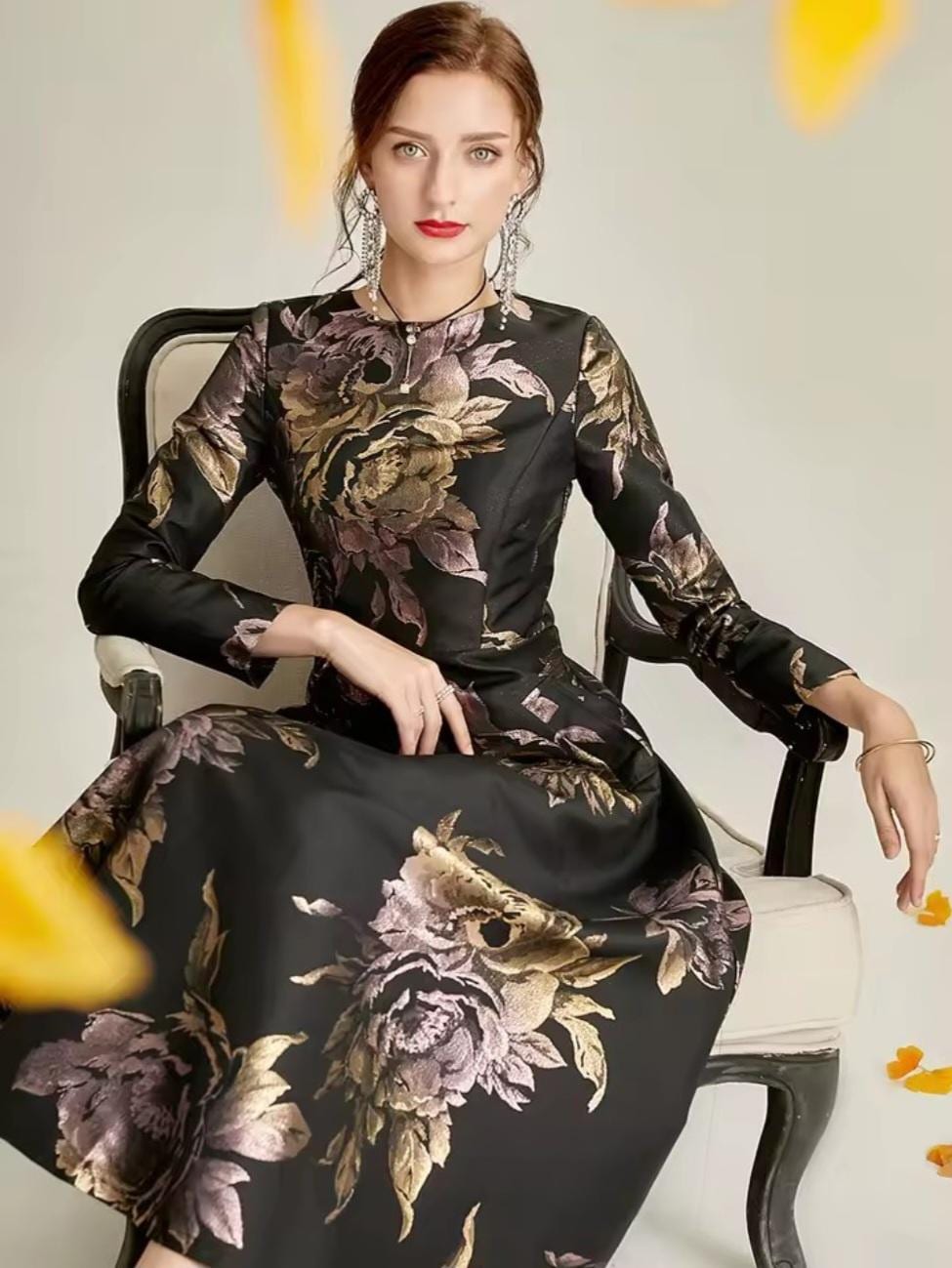 Vestido, jacquard largo maxi, diseño floral sobre negro, con bolsillos, corte en A, totalmente forrado, vestido de noche festivo, vestido para fiesta navideña