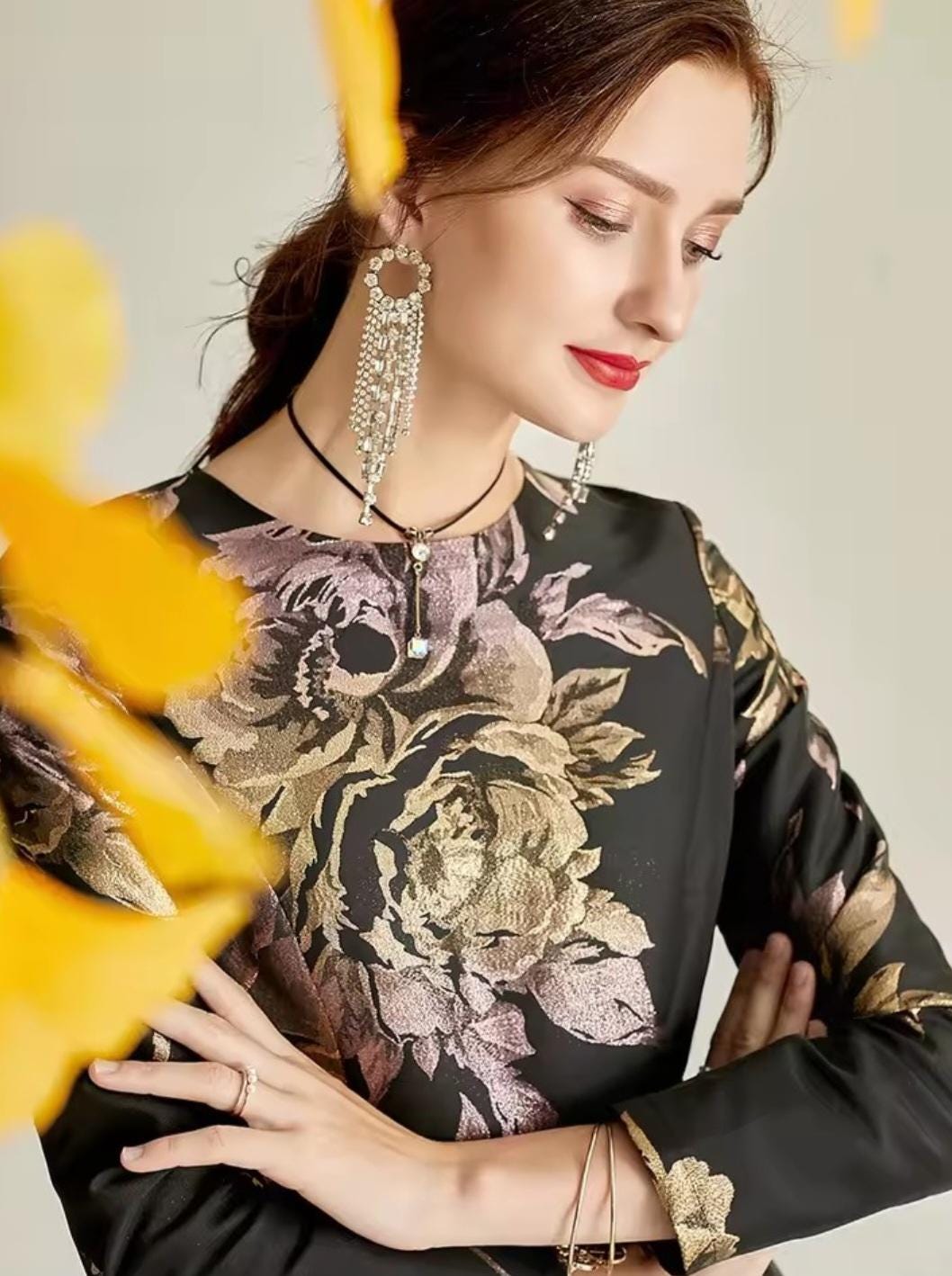 Vestido, jacquard largo maxi, diseño floral sobre negro, con bolsillos, corte en A, totalmente forrado, vestido de noche festivo, vestido para fiesta navideña