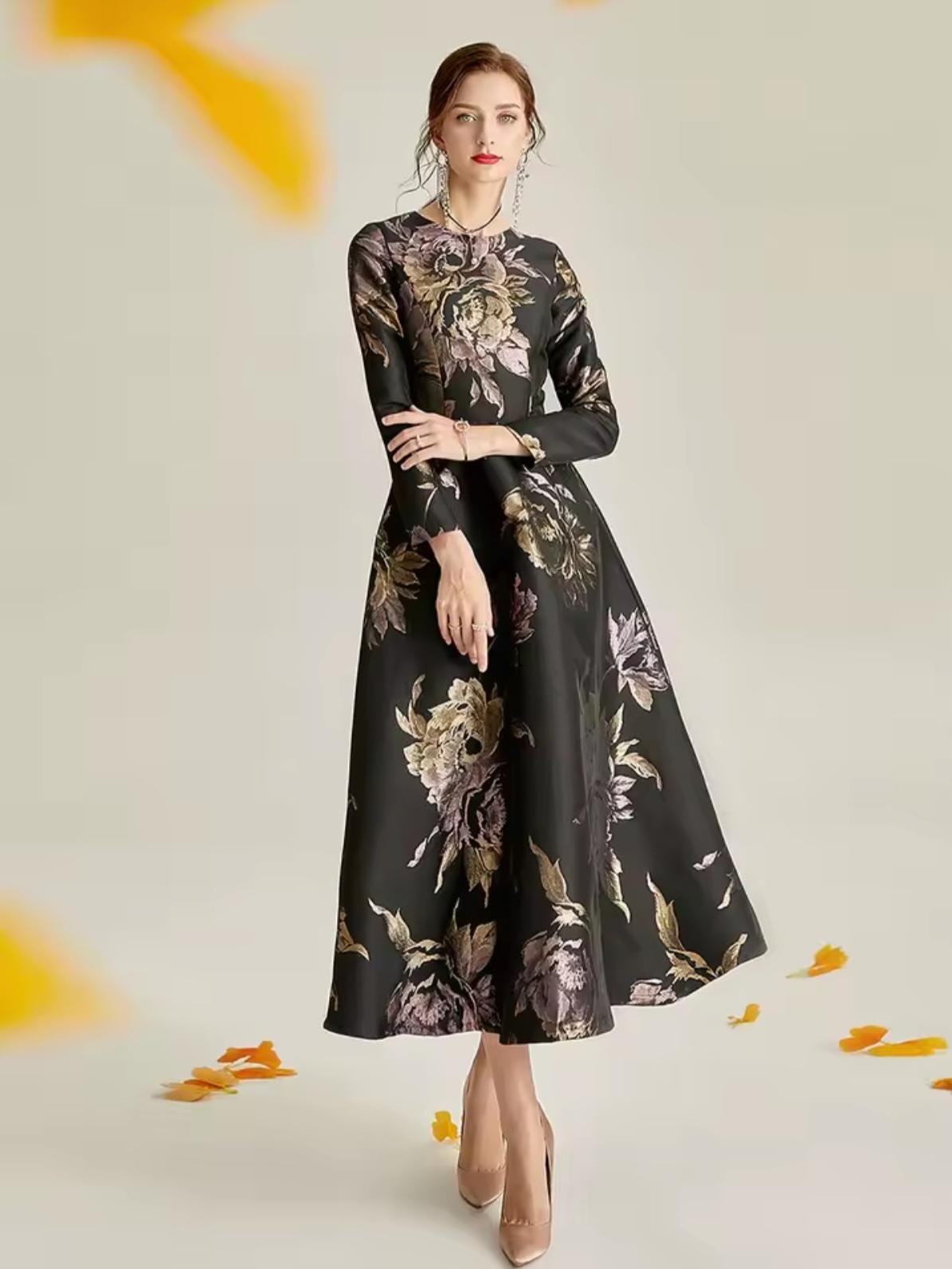 Vestido, jacquard largo maxi, diseño floral sobre negro, con bolsillos, corte en A, totalmente forrado, vestido de noche festivo, vestido para fiesta navideña