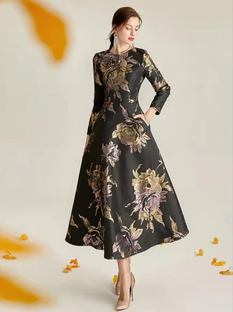 Vestido, jacquard largo maxi, diseño floral sobre negro, con bolsillos, corte en A, totalmente forrado, vestido de noche festivo, vestido para fiesta navideña