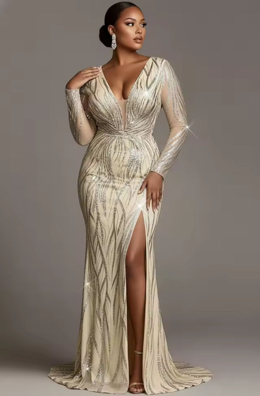 Robe de soirée en satin brodée et ornée d'appliqués, rouge, détails artistiques