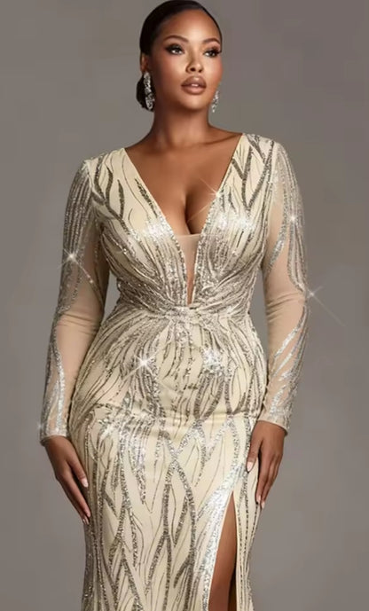 Robe de soirée en satin brodée et ornée d'appliqués, rouge, détails artistiques