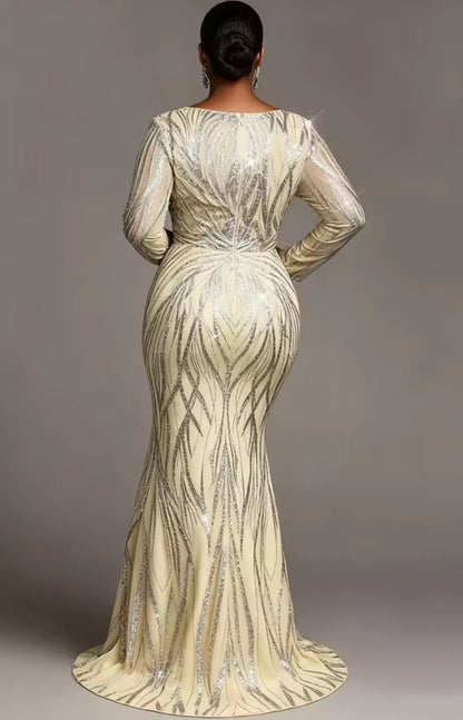 Robe de soirée en satin brodée et ornée d'appliqués, rouge, détails artistiques