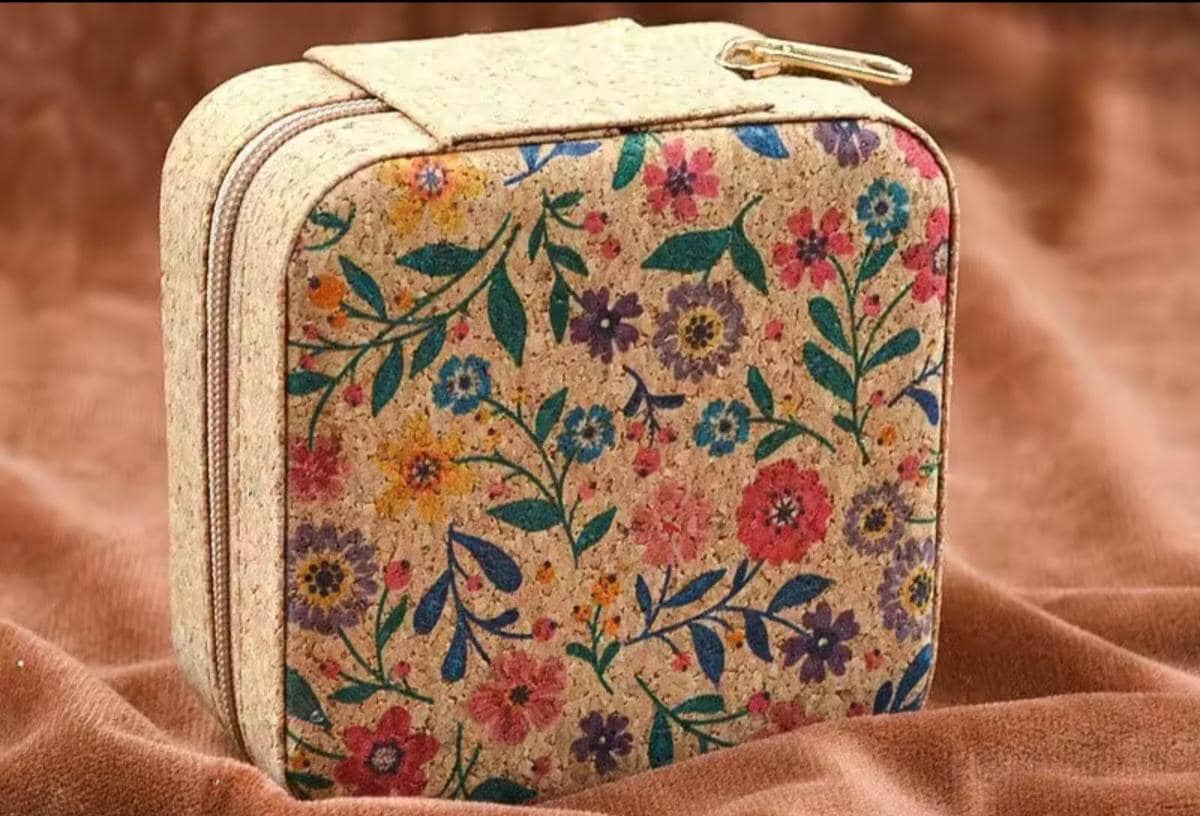 Mini Sewing Travel Kit, 4 Decorated Case Styles, Complete Tools, Threads, Scissors, Needles, Tape, Threading, Cute Craft on the Move